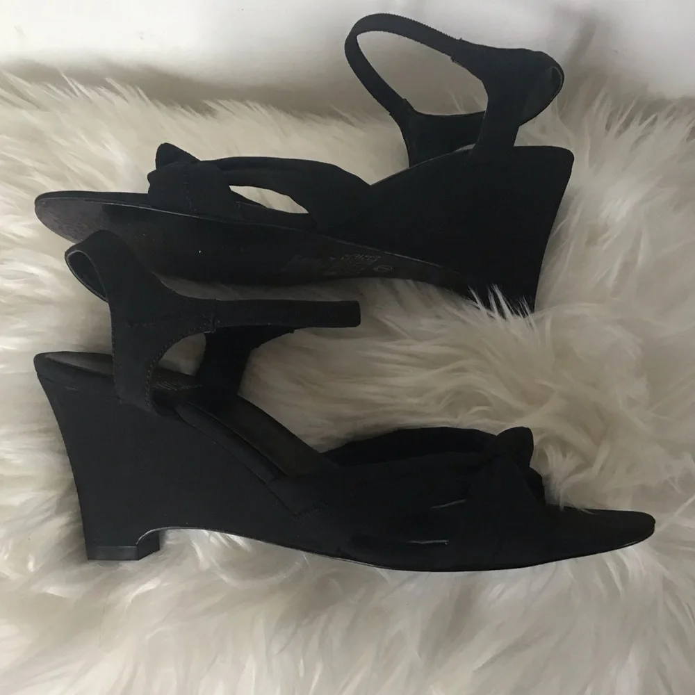Mootsies Tootsies black fabric upper open toe knotted wedge slingback sandal S 7